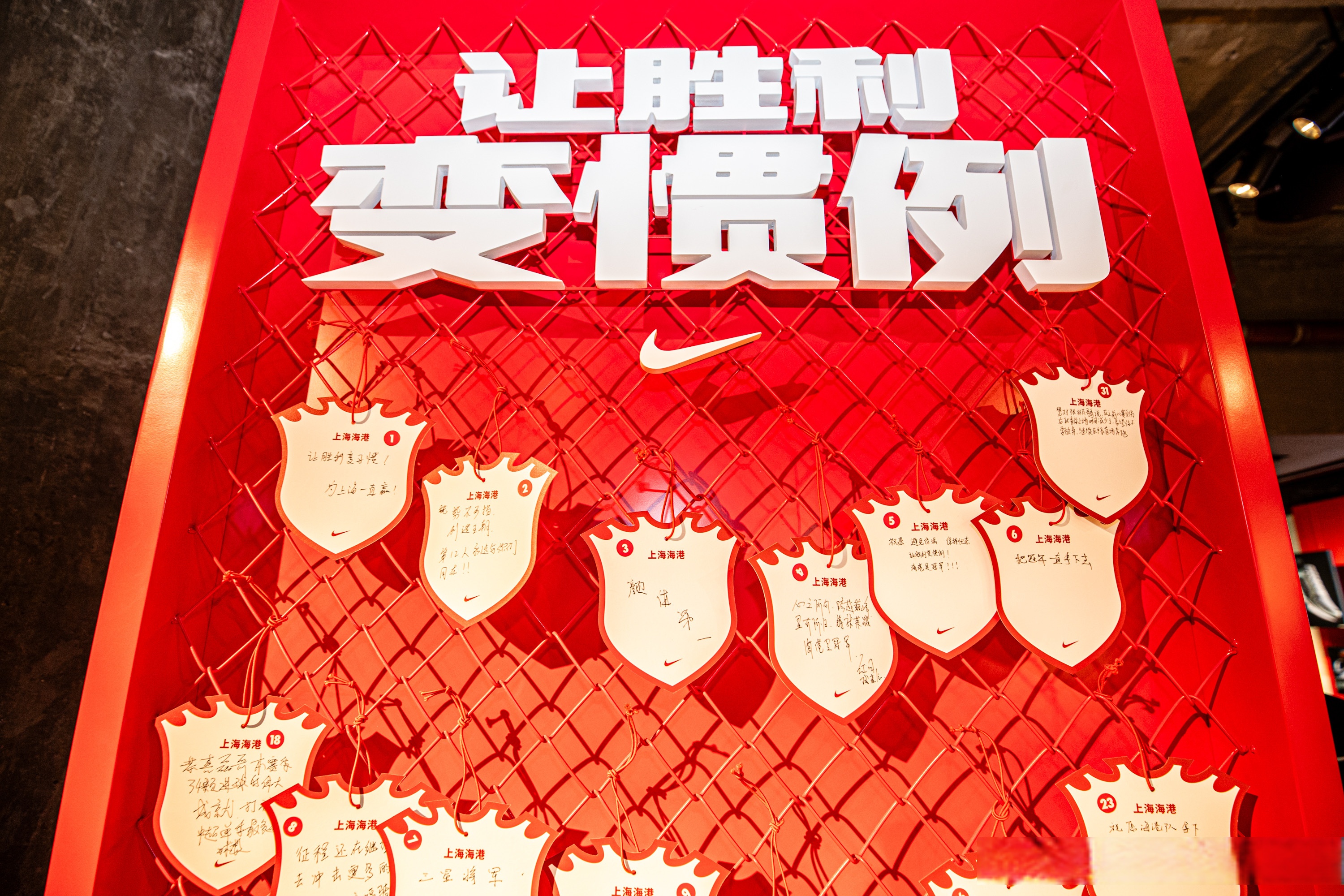 激烈角逐让球迷为之疯狂，谁能夺冠？的简单介绍  第2张